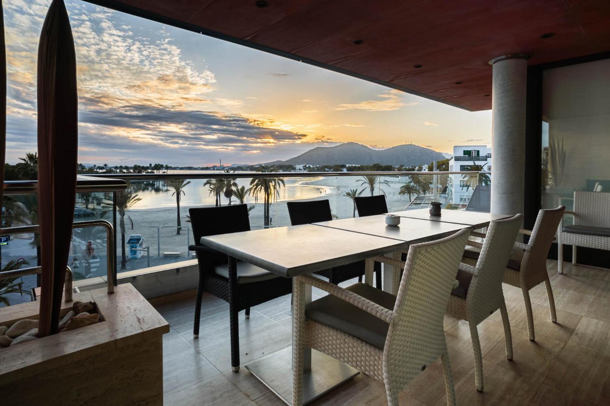 Luxury Sea View Apartment In Puerto De Alcudia Екстер'єр фото
